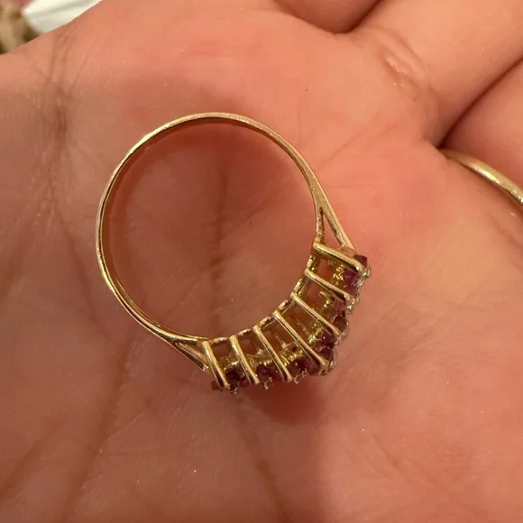 10k solid gold ring with natural rubies and diamonds - Picture 2 of 6